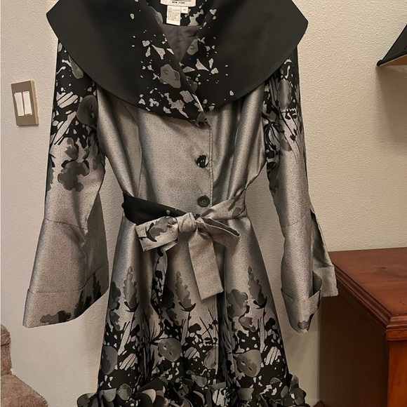 Nubiano New York 2-Piece Silver & Black Floral Church Skirt Suit – Size 14 - Picture 6 of 8